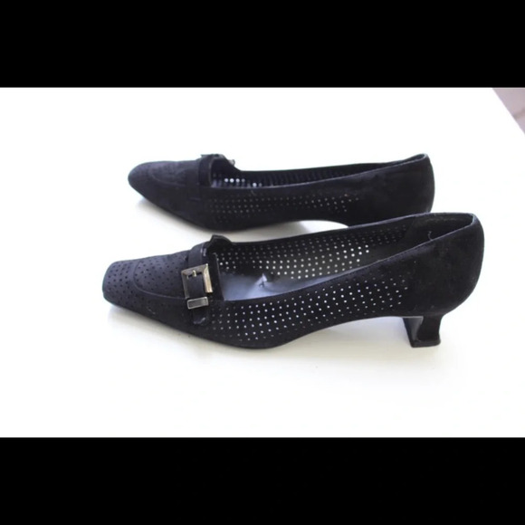 Stuart Weitzman low pumps - Picture 11 of 12